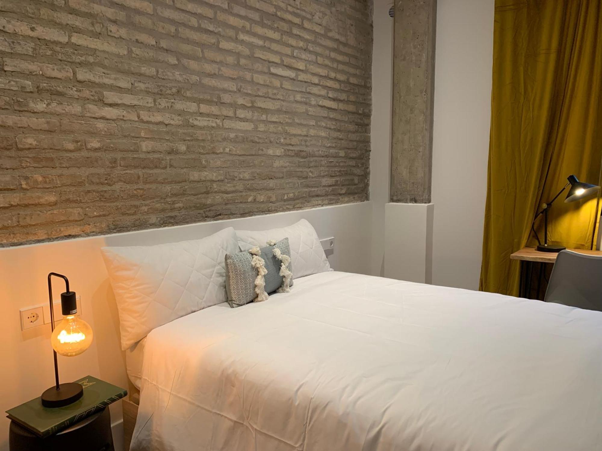 La Reina Beach Rooms Valencia Bagian luar foto