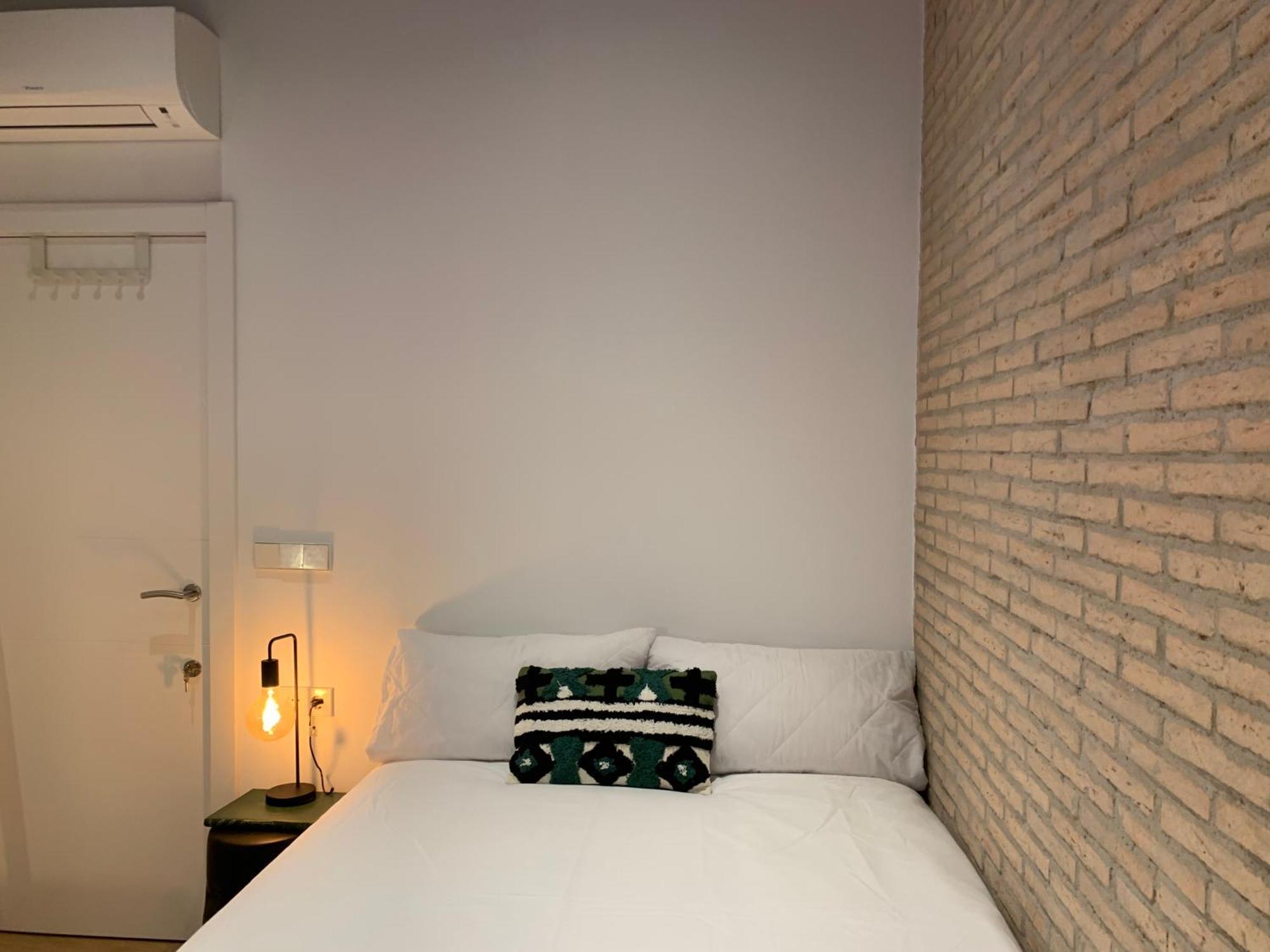 La Reina Beach Rooms Valencia Bagian luar foto
