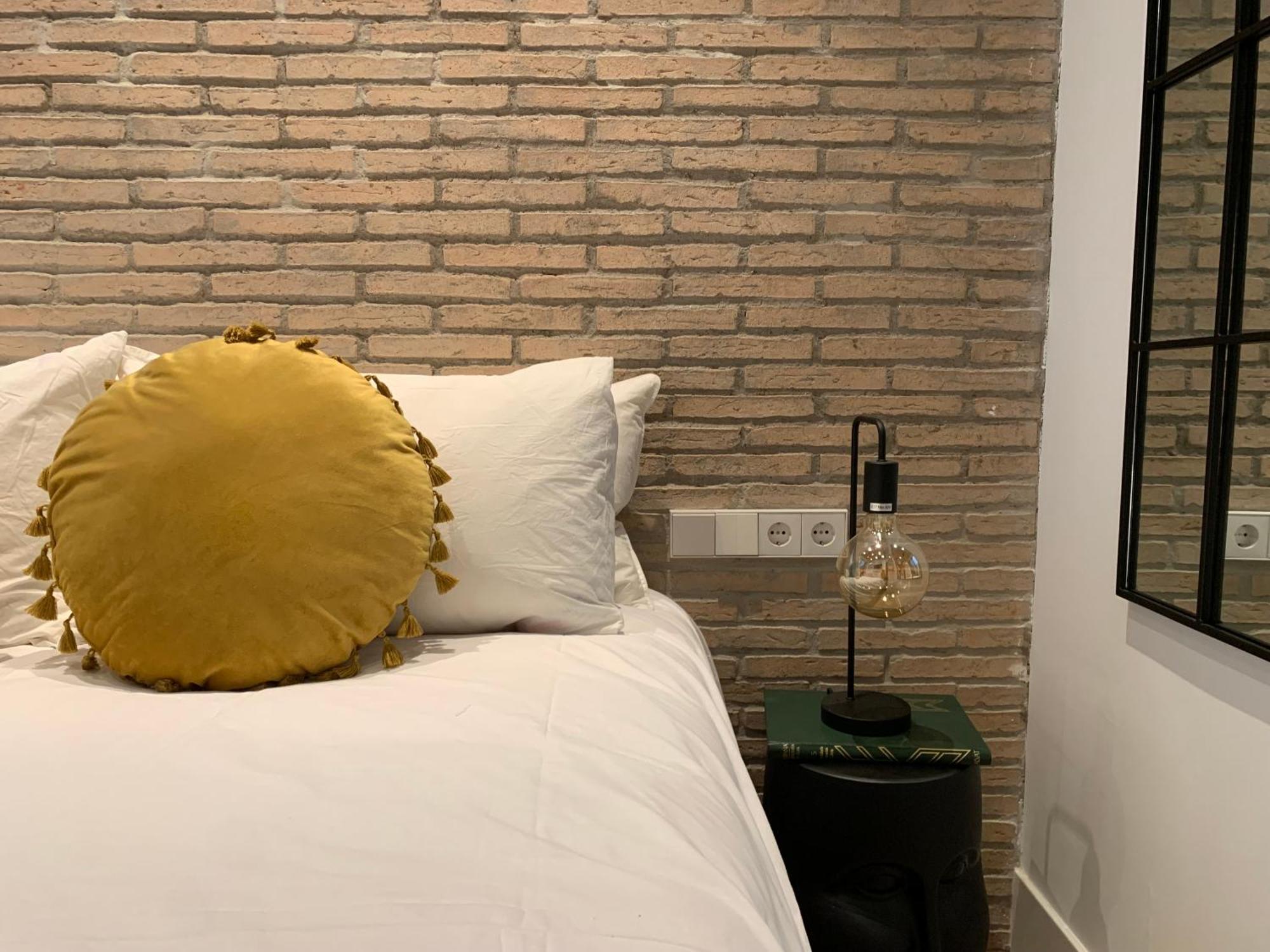 La Reina Beach Rooms Valencia Bagian luar foto
