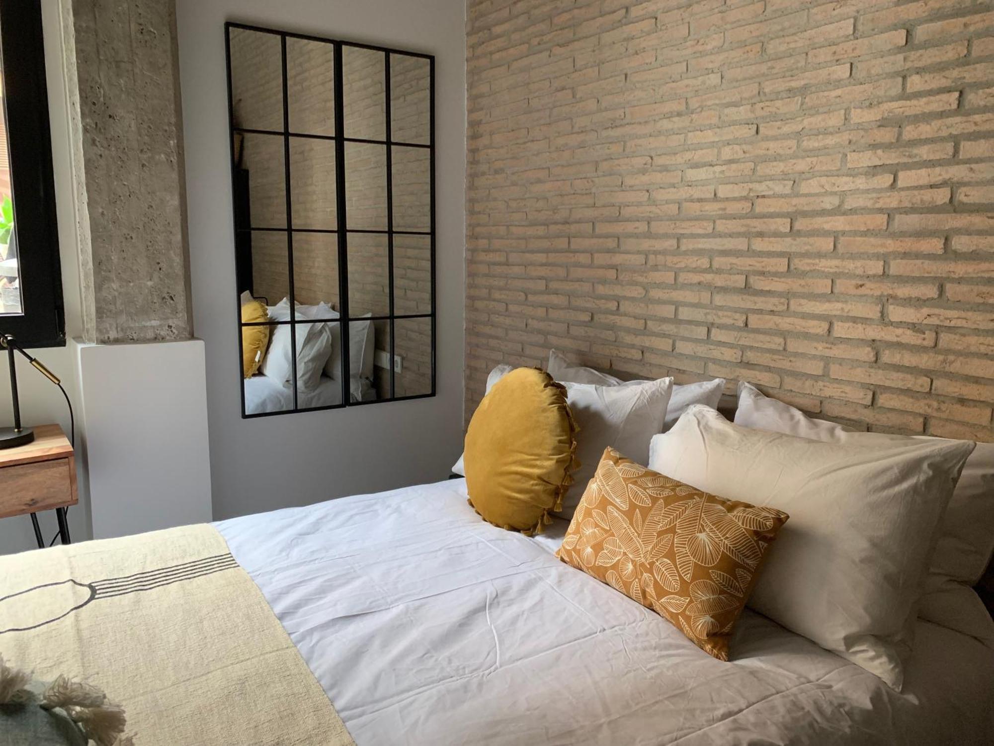 La Reina Beach Rooms Valencia Bagian luar foto
